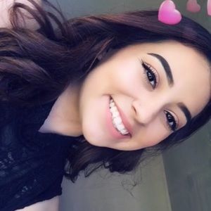 Meet your Posher, Abril